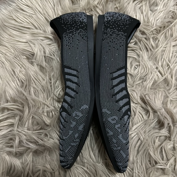 Like New-Knit Pointed Toe Ballet Flat Style-Gray/Black Print - Picture 9 of 14